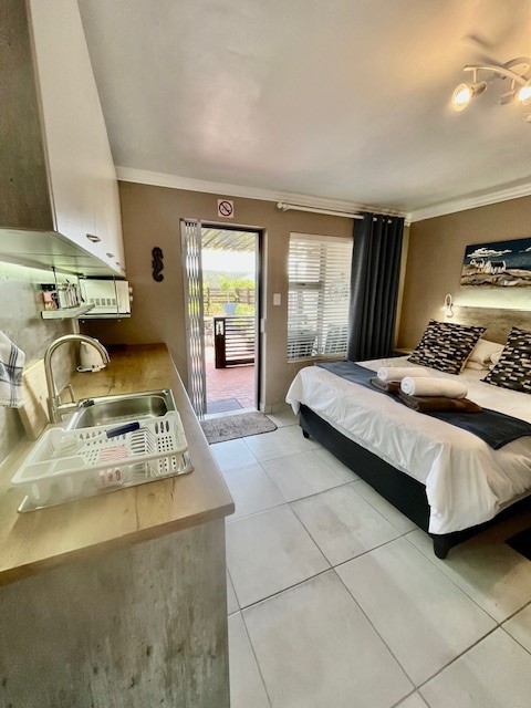 4 Bedroom Property for Sale in Herolds Bay Western Cape